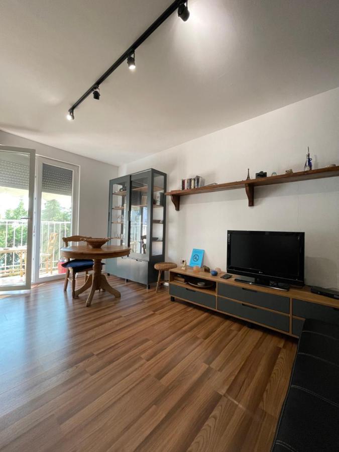 Enjoy Travel Central Apartments Tirana Esterno foto
