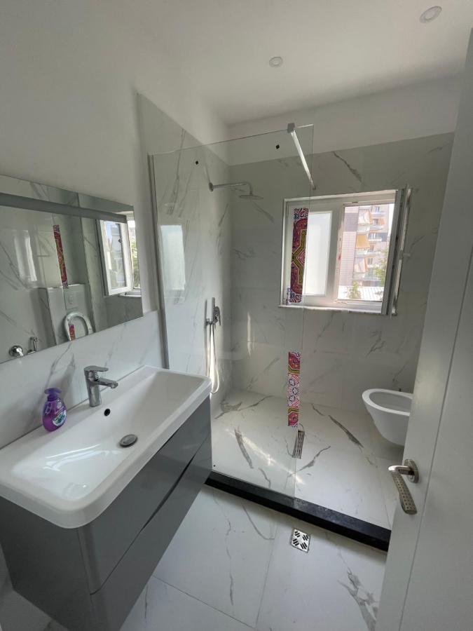 Enjoy Travel Central Apartments Tirana Esterno foto