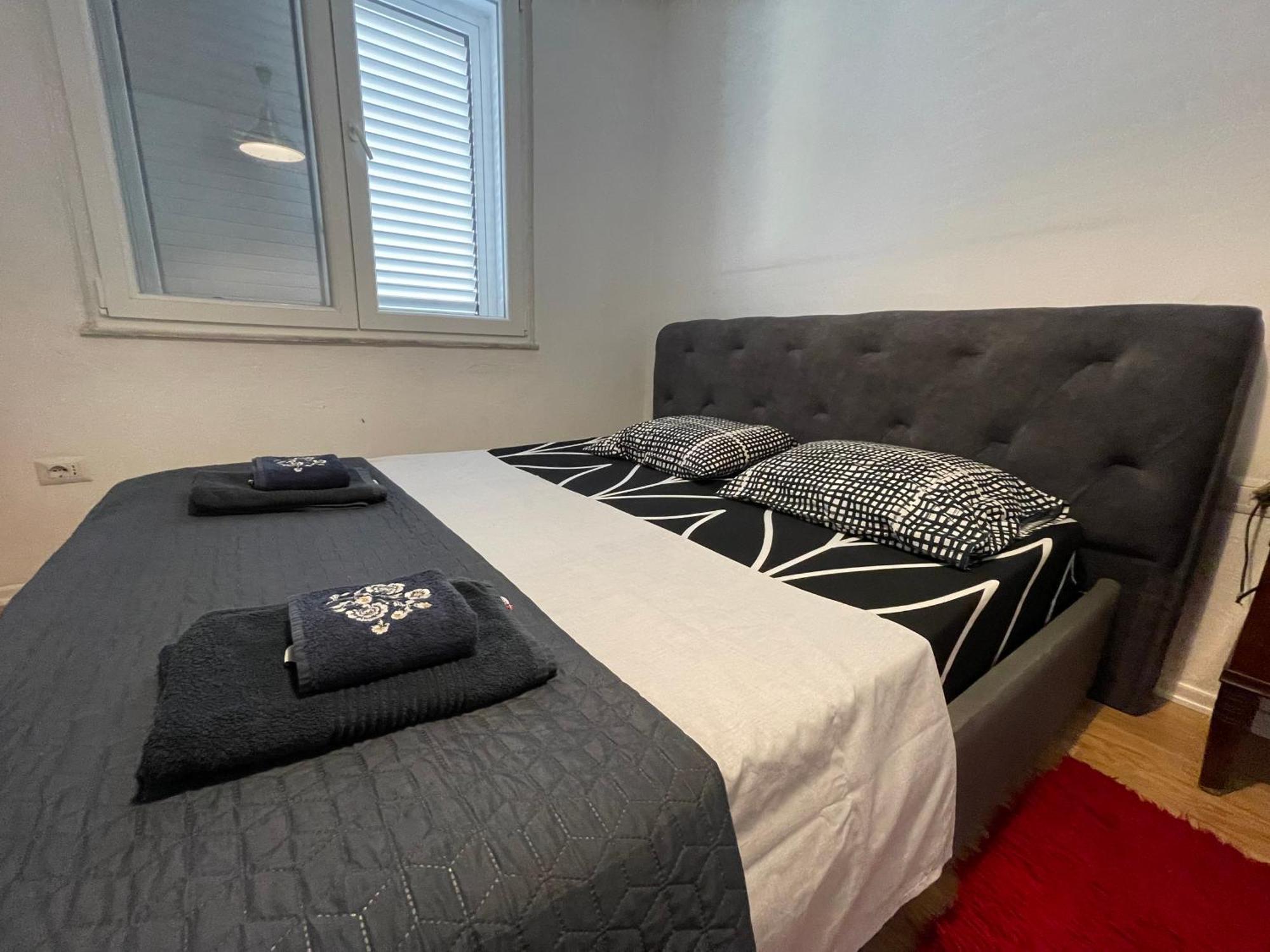 Enjoy Travel Central Apartments Tirana Esterno foto